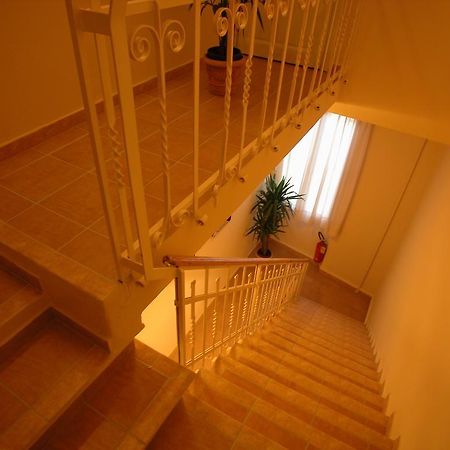 Guest House Roma Prato Eksteriør billede