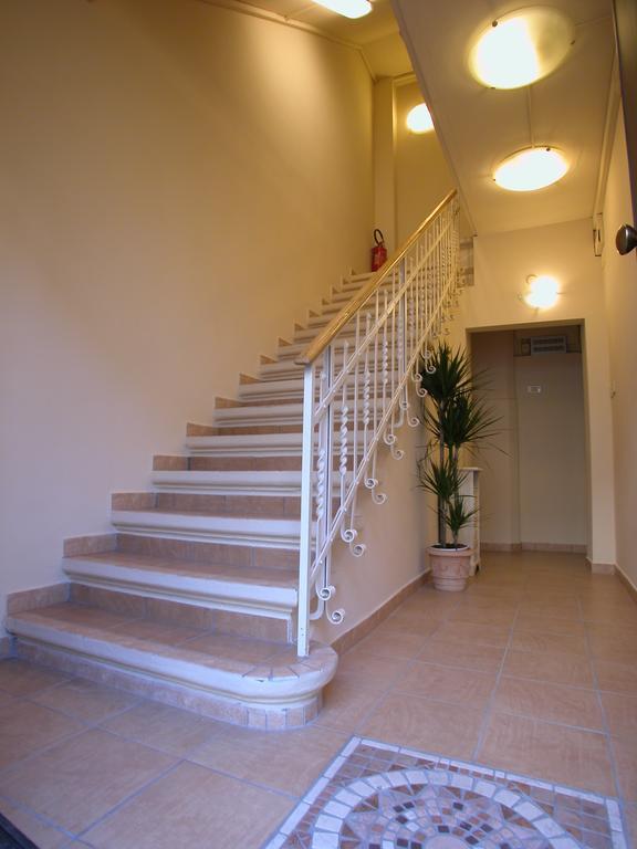 Guest House Roma Prato Eksteriør billede